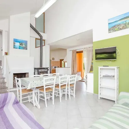 Santa Luria Sleeps 8 Air Con Wifi Capitana